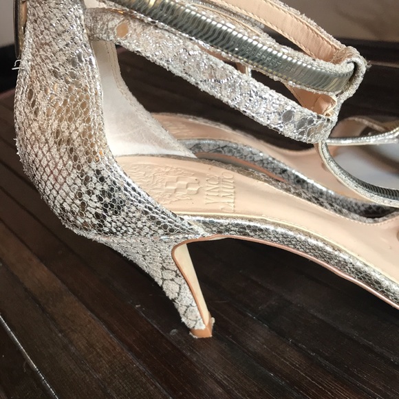 🚨B2G1 VINCE CAMUTO Silver Gold Animal Print Open Toe Short Heel - Picture 5 of 8